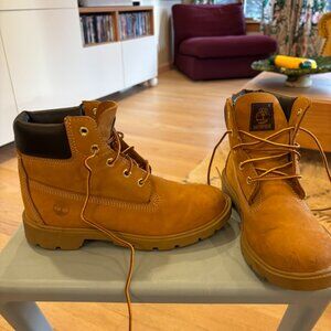 Timberland, Kids size 5, barley worn, like new.